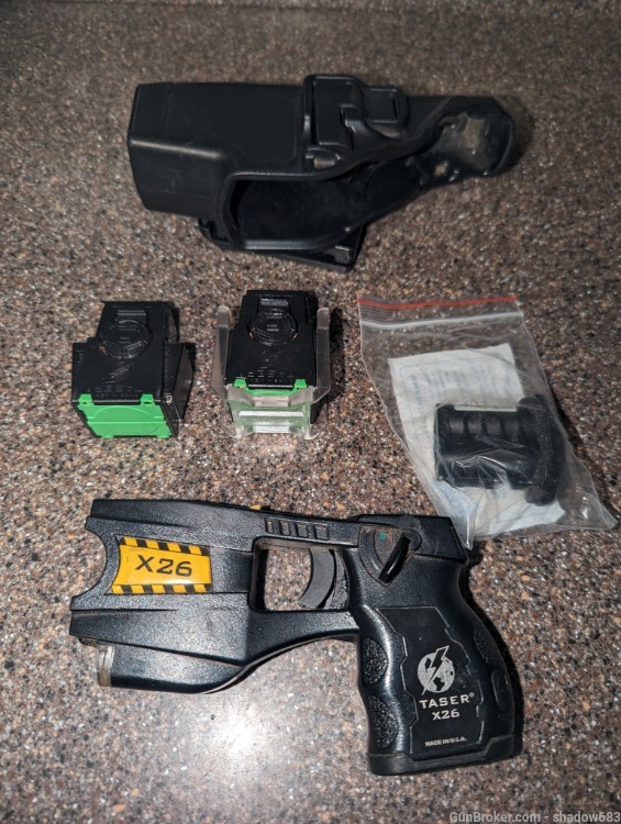 Taser X26 with 2 batteries, 2 cartridges and holster-img-0