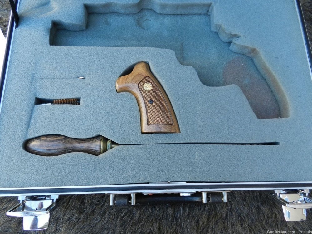Colt Anaconda Hunter New in Aluminum Case-img-12