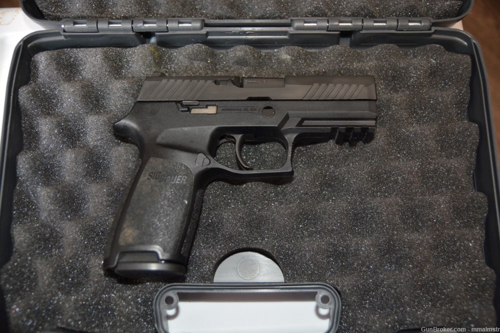 Sig Sauer P320 Carry in 9 mm-img-5