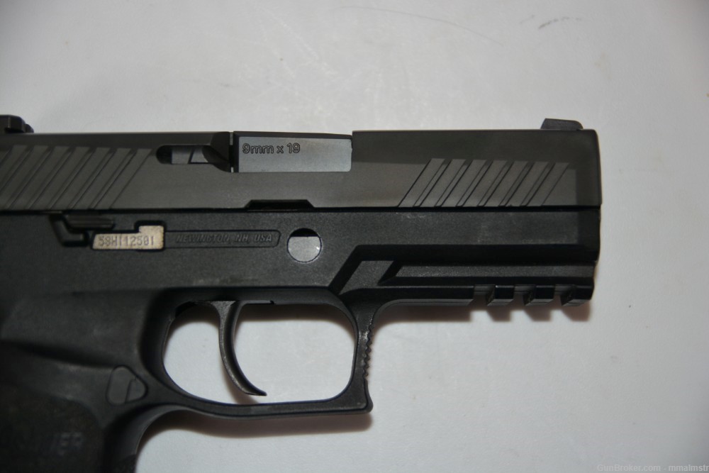 Sig Sauer P320 Carry in 9 mm-img-3