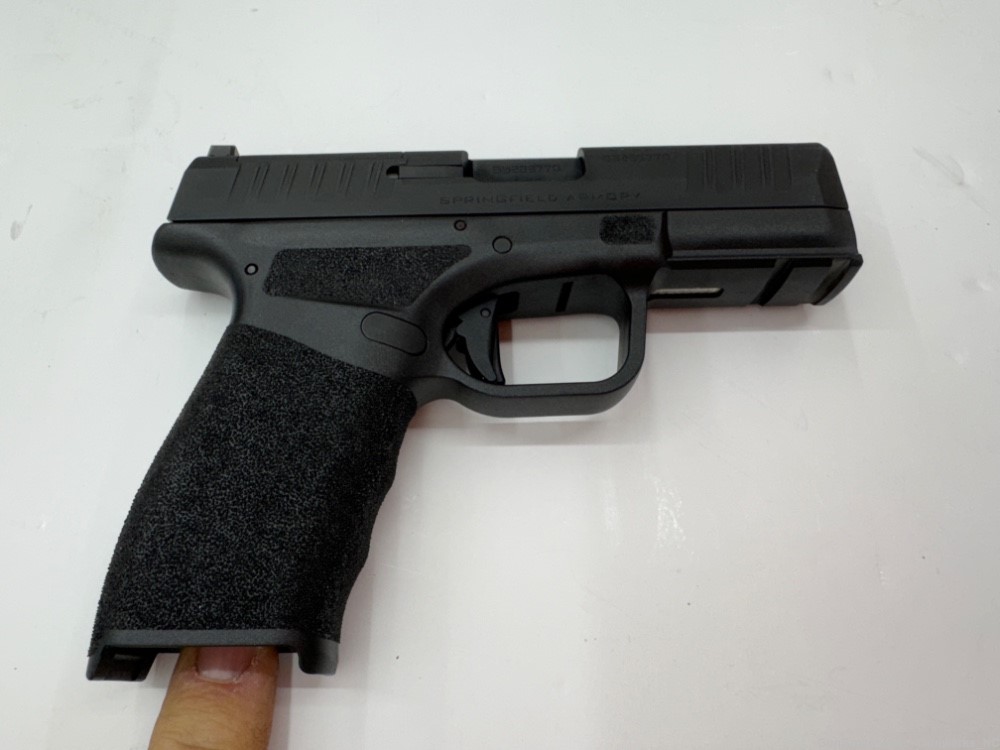 Springfield Hellcat 9mm Semi-Auto Pistol -Value Pack -  Red Dot base plate-img-1