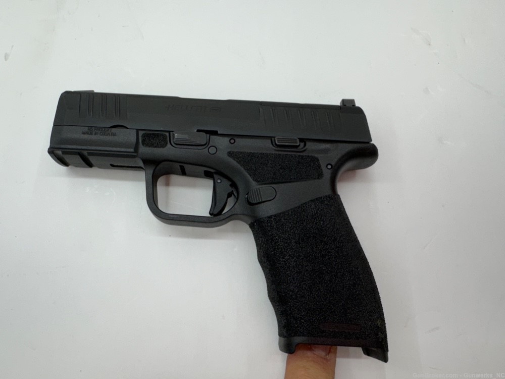Springfield Hellcat 9mm Semi-Auto Pistol -Value Pack -  Red Dot base plate-img-0