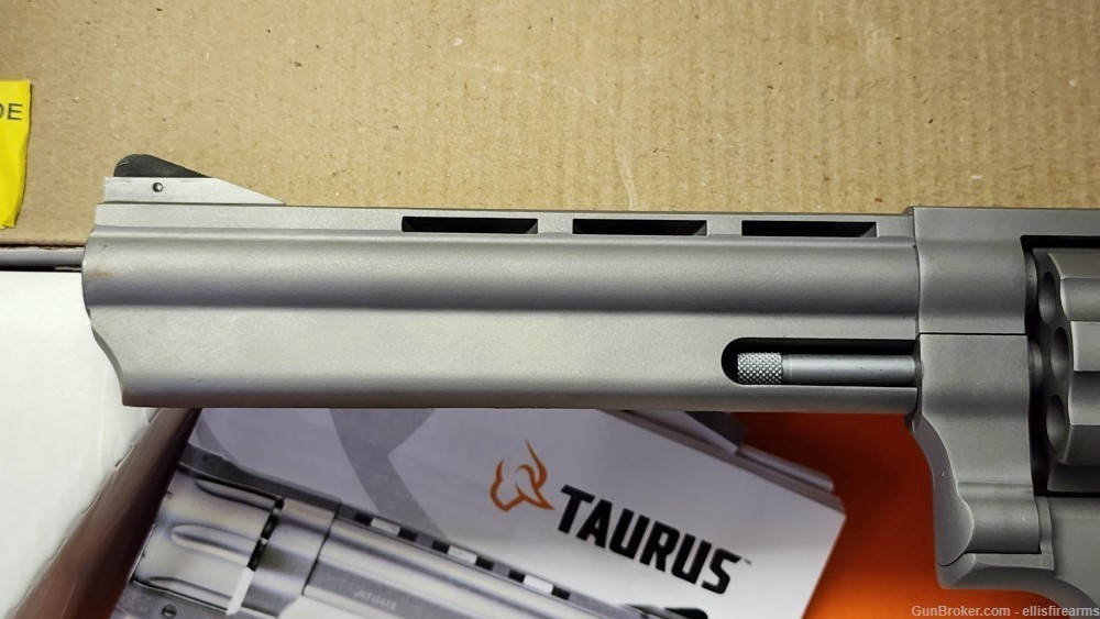 Taurus 608 Stainless 6.5" Ported, Adj sights 357mag/38sp 8shot 2-608069 NEW-img-6
