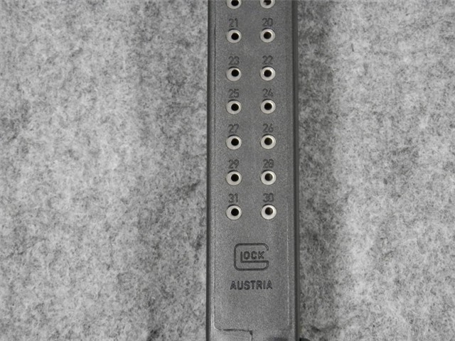 GLOCK 19 FACTORY 33rd MAGAZINE (NEW CONDITION)-img-3