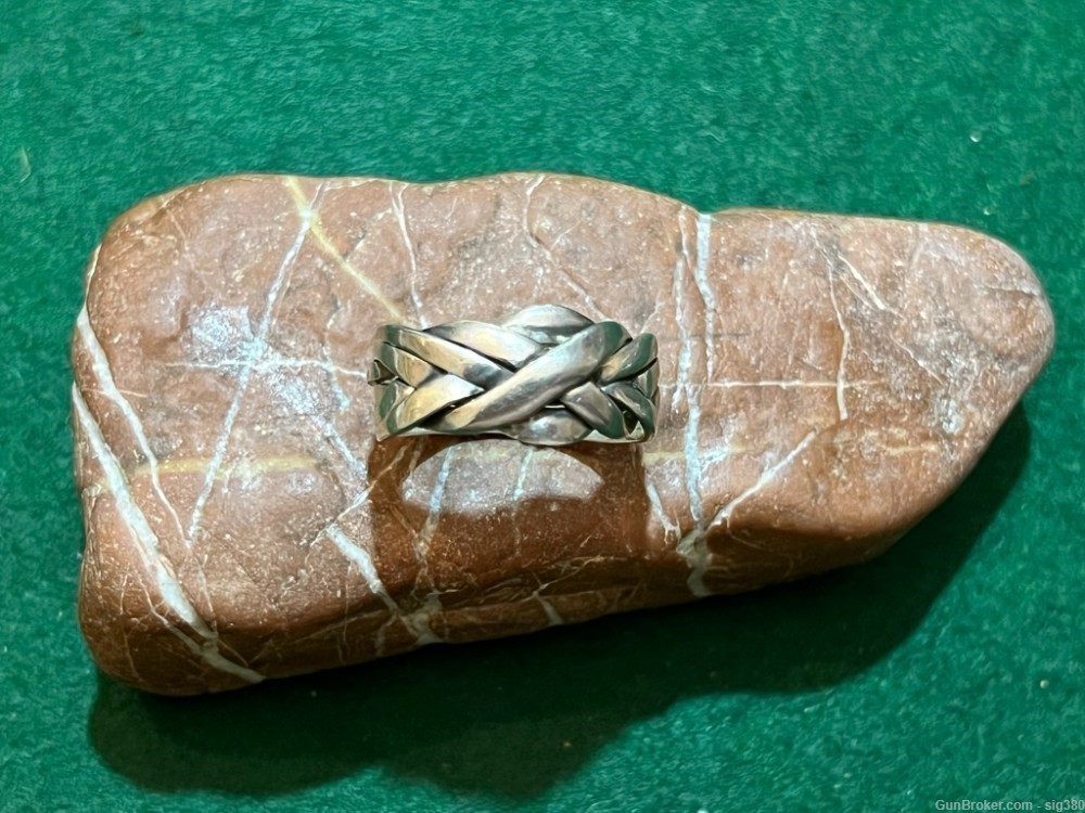 VINTAGE NATIVE AMERICAN STERLING SILVER PUZZLE RING / 7 Gr.-img-0