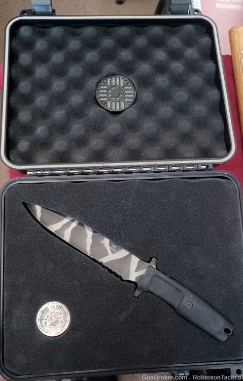 K. Hansotia & Co. Fixed Blade With Gurkha Cigar Humidor-img-0
