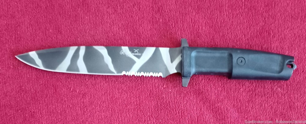 K. Hansotia & Co. Fixed Blade With Gurkha Cigar Humidor-img-1