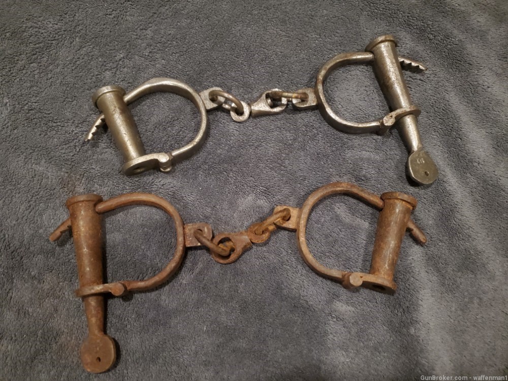 CHOICE - Old West Style 1860-1880's Sheriff's Adjustable Working Handcuffs-img-0