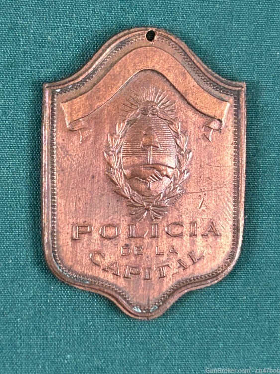 ARGENTINE COAT OF ARMS POLICIA de la CAPITAL medal badge -img-0
