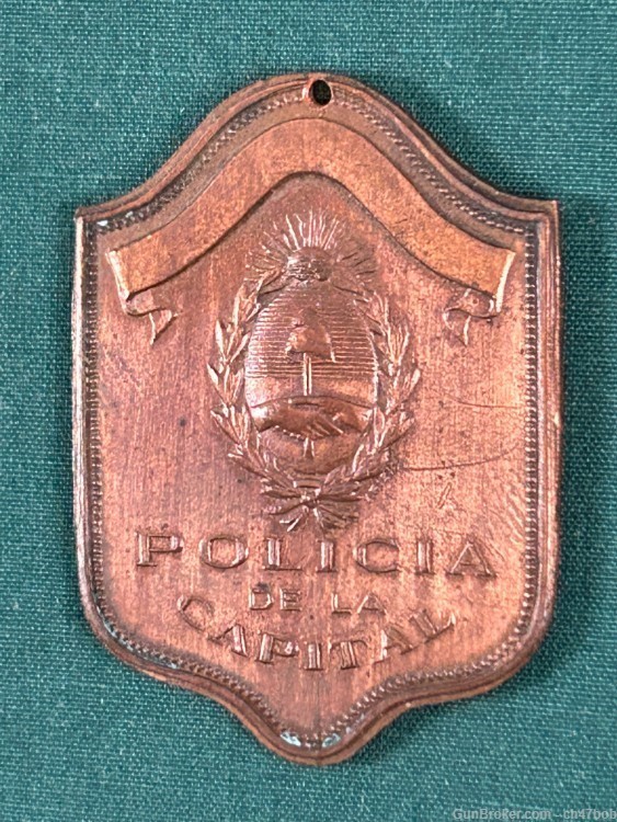 ARGENTINE COAT OF ARMS POLICIA de la CAPITAL medal badge -img-1