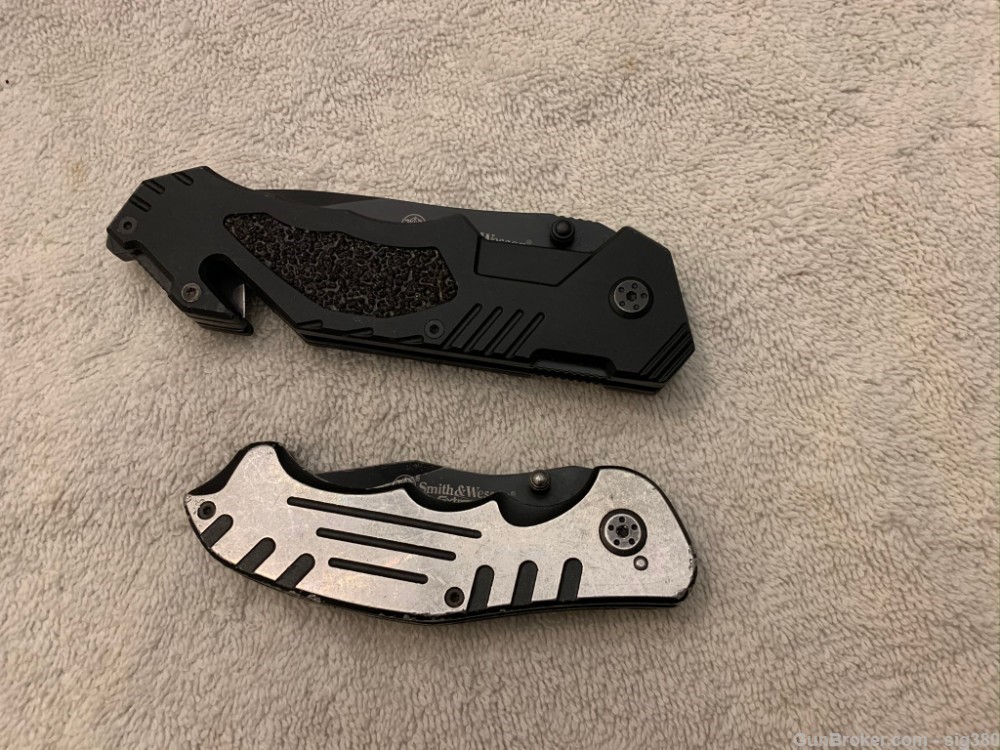 2 SMITH & WESSON TACTICAL KNIVES BORDER GUARD & EXTREME OPS-img-1