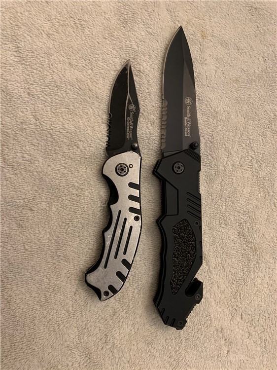 2 SMITH & WESSON TACTICAL KNIVES BORDER GUARD & EXTREME OPS-img-0