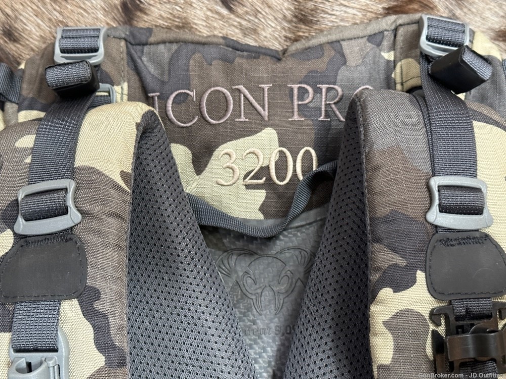 KUIU ICON PRO 3200 L/XL BACKPACK CARBON FIBER FRAME 99% CONDITION-img-2