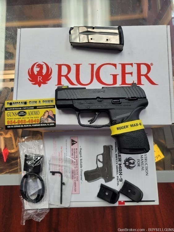 RUGER 3502 MAX 9 MANUAL SAFETY HOGUE GRIP N.I.B.-img-0