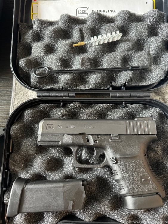 Glock G30SF .45 Auto MINT condition w/ MANY EXTRAS see description & pics -img-8
