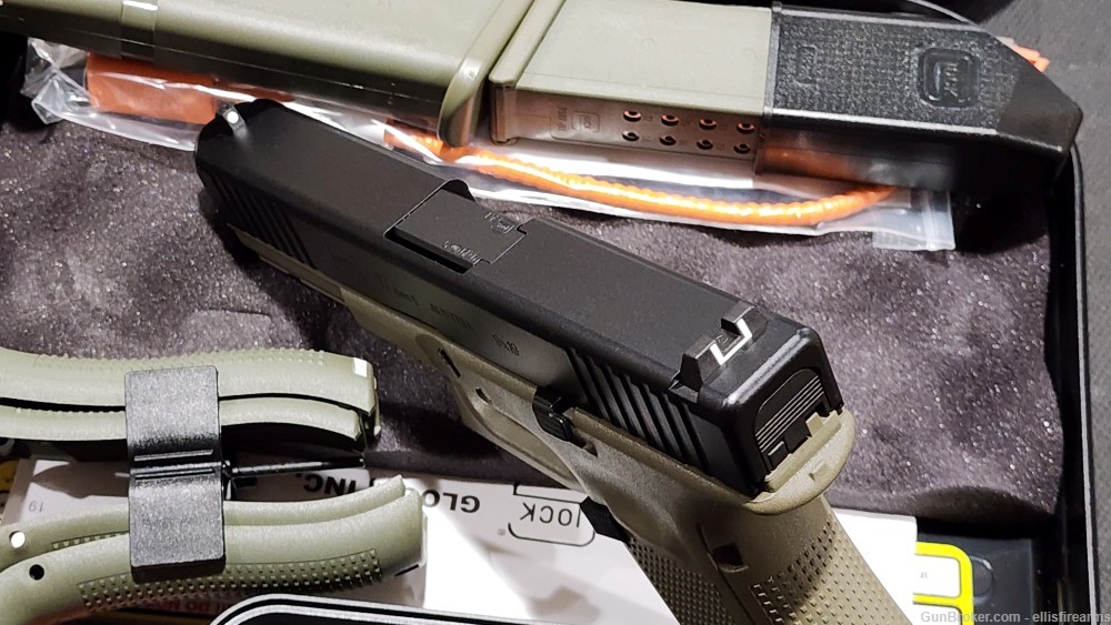 Glock 17 gen5 Battlefield Green 4.5" 9mm 3-17rd mags, PA175S203BFG-img-7