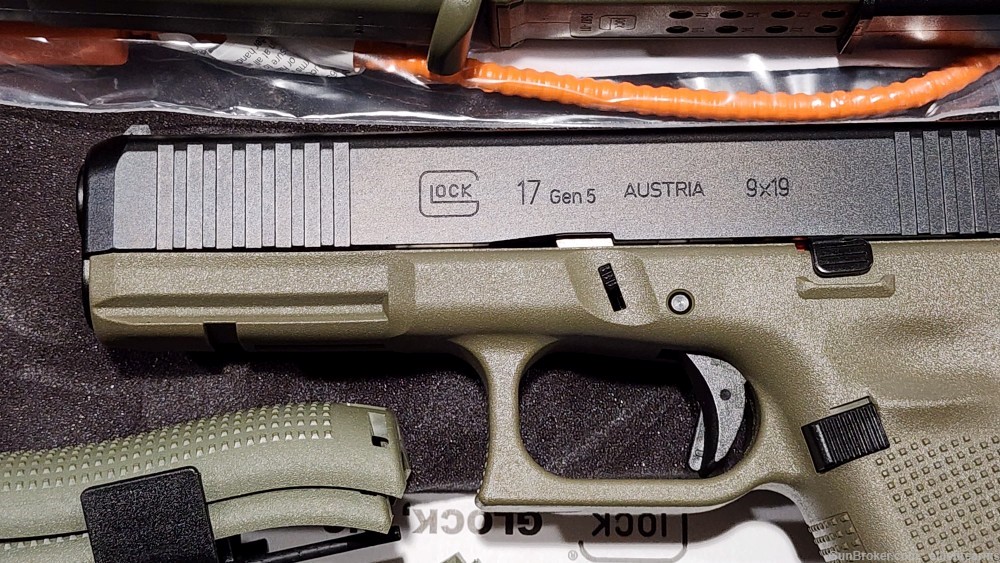 Glock 17 gen5 Battlefield Green 4.5" 9mm 3-17rd mags, PA175S203BFG-img-1