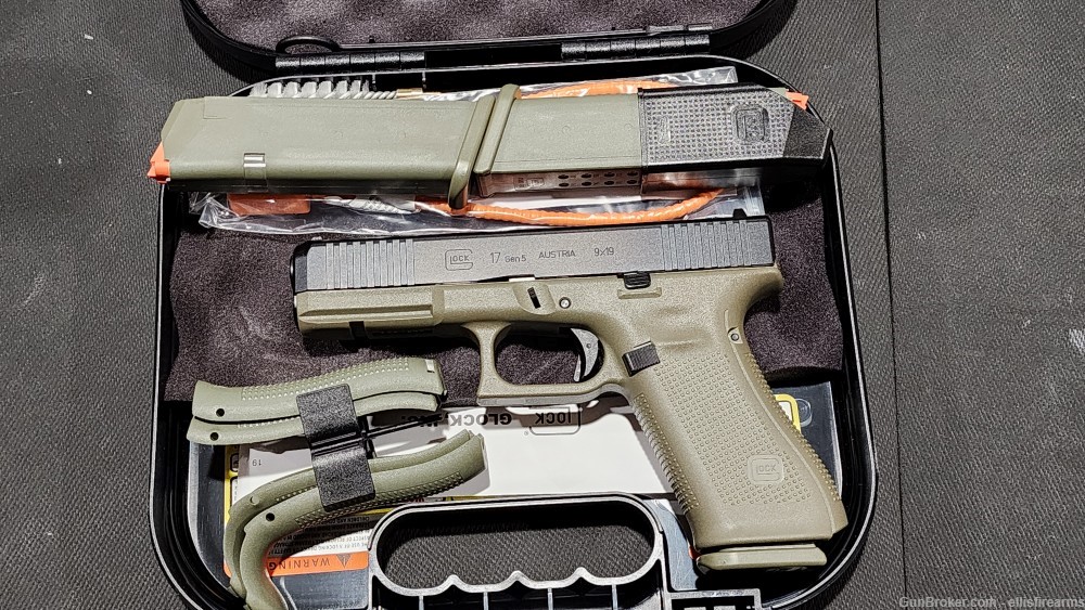 Glock 17 gen5 Battlefield Green 4.5" 9mm 3-17rd mags, PA175S203BFG-img-0