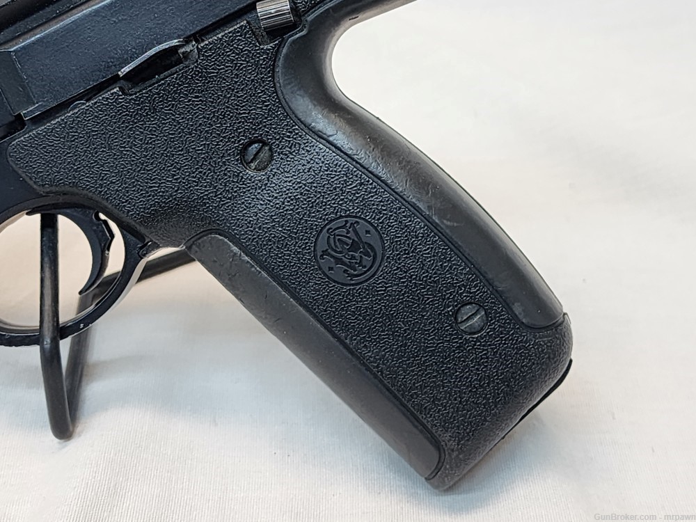 Smith & Wesson SW22-img-12