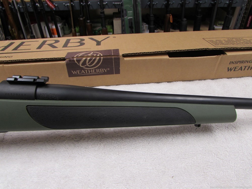 Weatherby Vanguard 300 win mag Synthetic Green w/ box-img-14