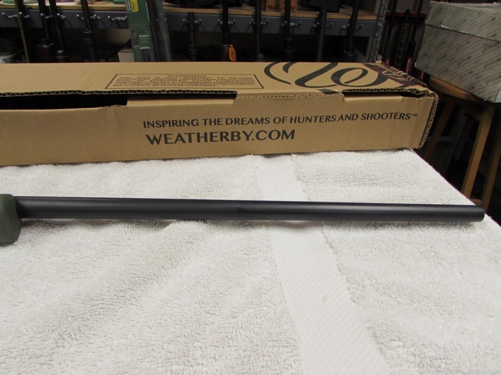 Weatherby Vanguard 300 win mag Synthetic Green w/ box-img-20