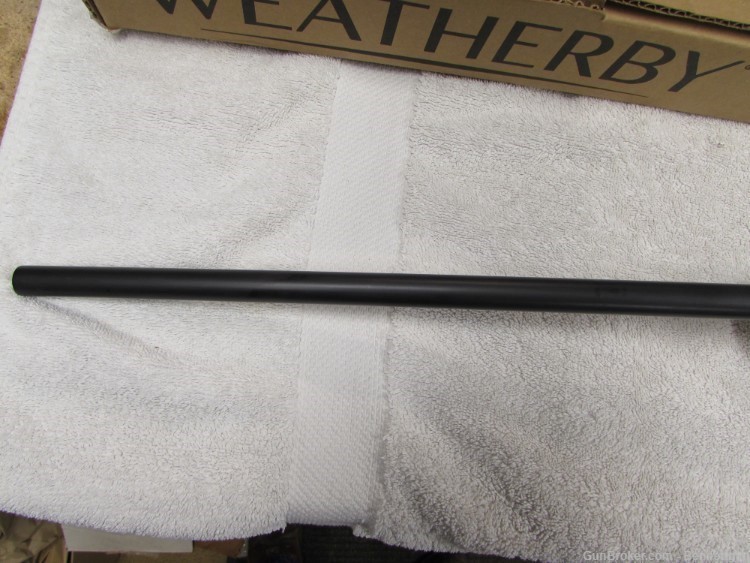 Weatherby Vanguard 300 win mag Synthetic Green w/ box-img-6
