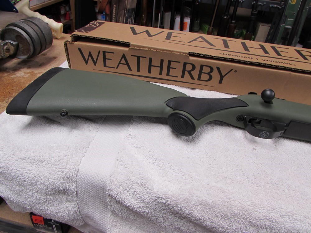 Weatherby Vanguard 300 win mag Synthetic Green w/ box-img-17