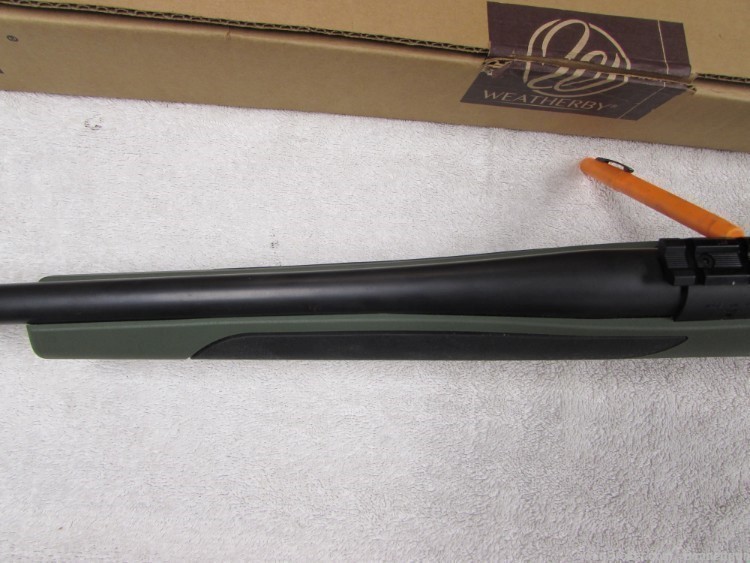Weatherby Vanguard 300 win mag Synthetic Green w/ box-img-7