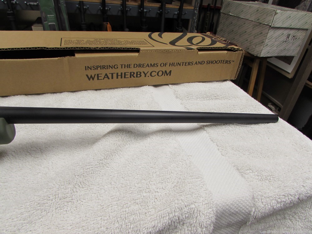 Weatherby Vanguard 300 win mag Synthetic Green w/ box-img-16