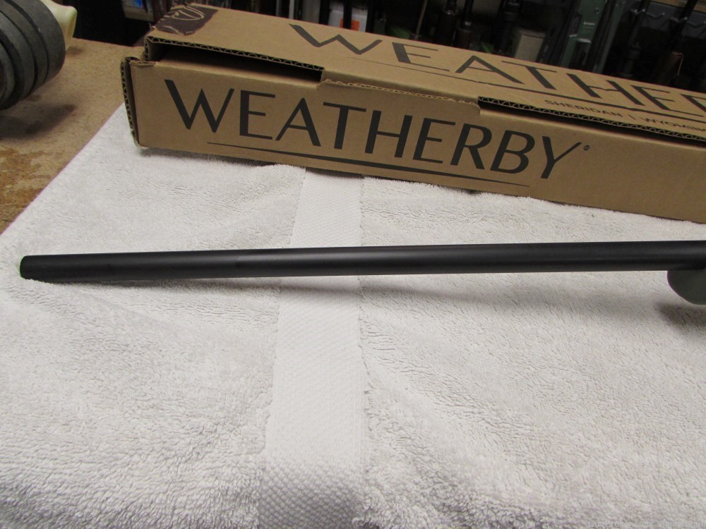 Weatherby Vanguard 300 win mag Synthetic Green w/ box-img-2