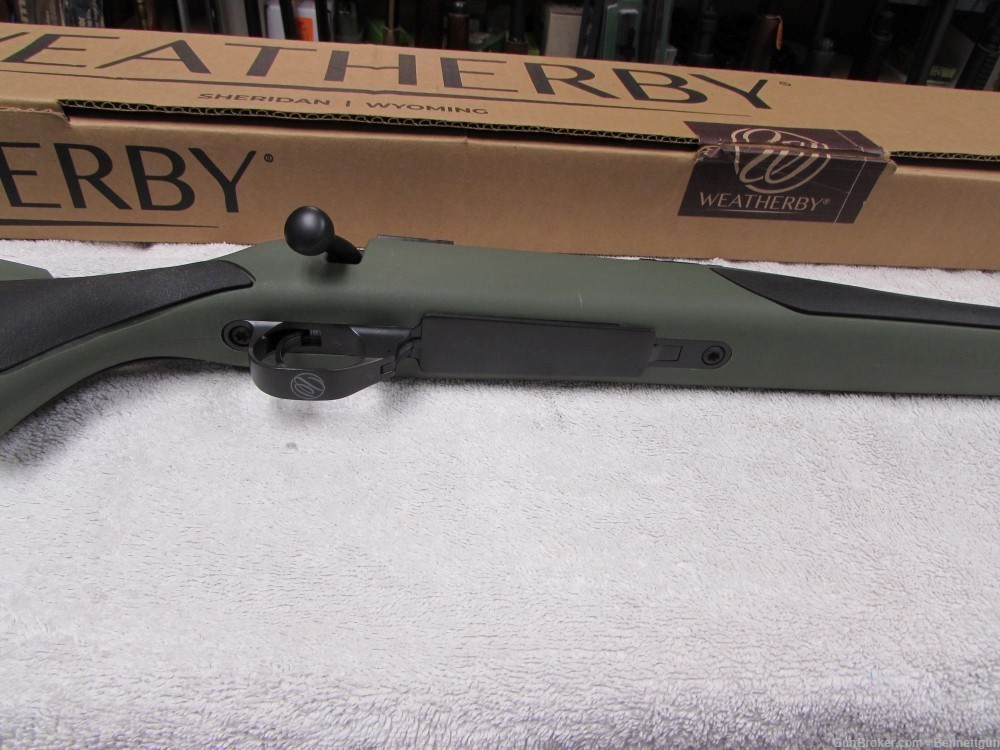 Weatherby Vanguard 300 win mag Synthetic Green w/ box-img-18
