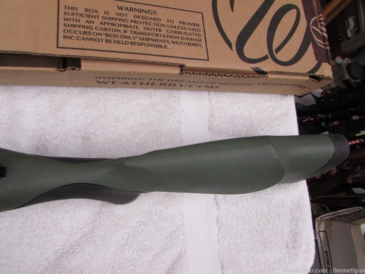 Weatherby Vanguard 300 win mag Synthetic Green w/ box-img-10