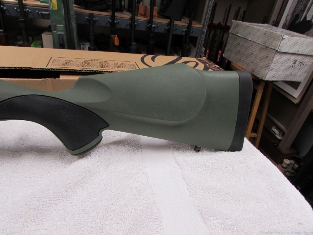 Weatherby Vanguard 300 win mag Synthetic Green w/ box-img-5