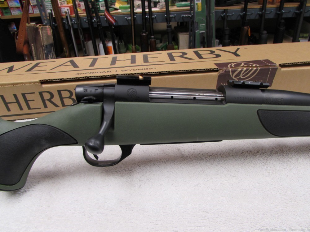 Weatherby Vanguard 300 win mag Synthetic Green w/ box-img-13