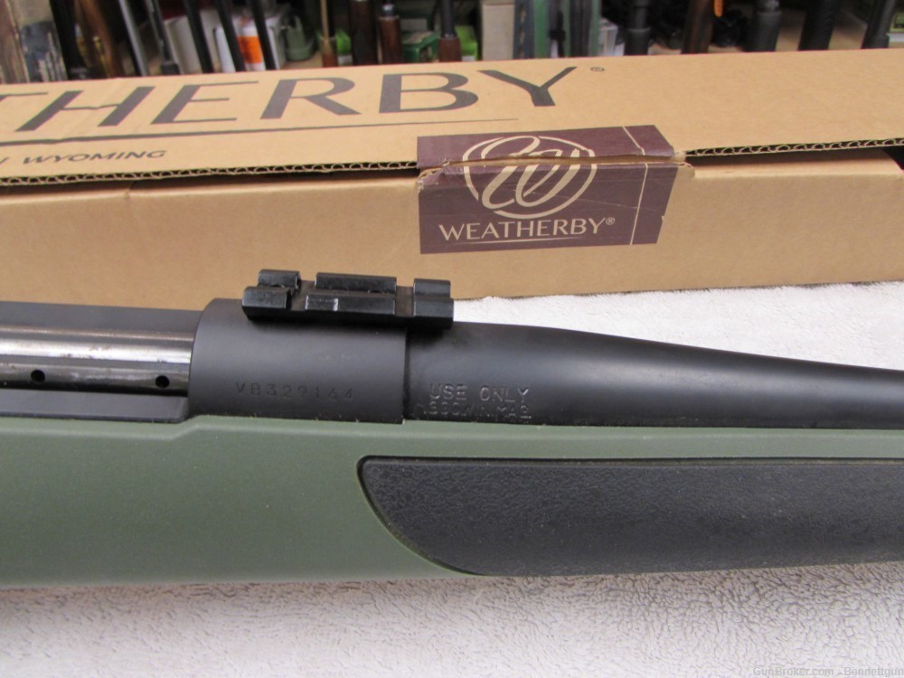 Weatherby Vanguard 300 win mag Synthetic Green w/ box-img-15