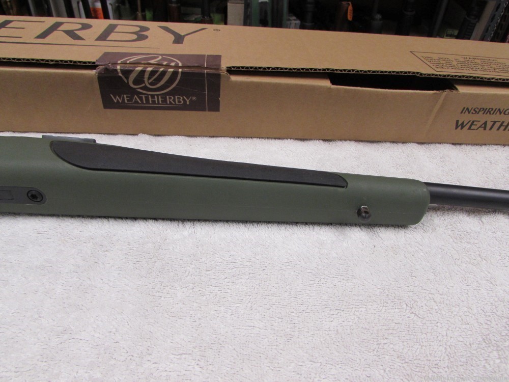 Weatherby Vanguard 300 win mag Synthetic Green w/ box-img-19