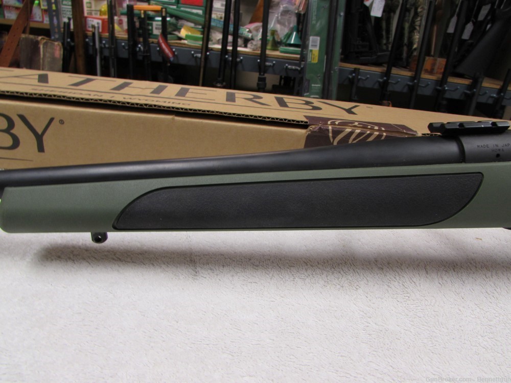 Weatherby Vanguard 300 win mag Synthetic Green w/ box-img-3
