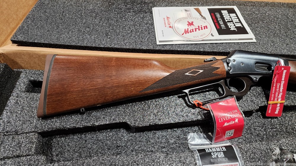 Marlin 1894 Classic Lever action Blued & Walnut 20.2" 44mag 70401 NEW-img-2