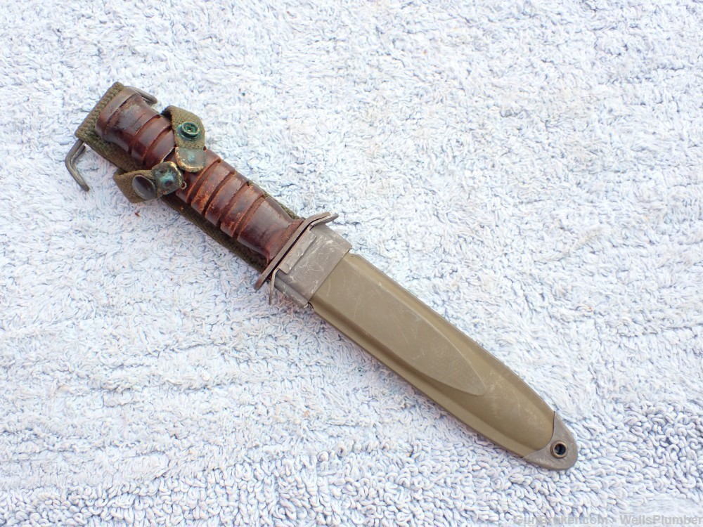 US WWII CASE M3 GUARD MARKED FIGHTING KNIFE WITH SCABBARD (MINT)-img-3