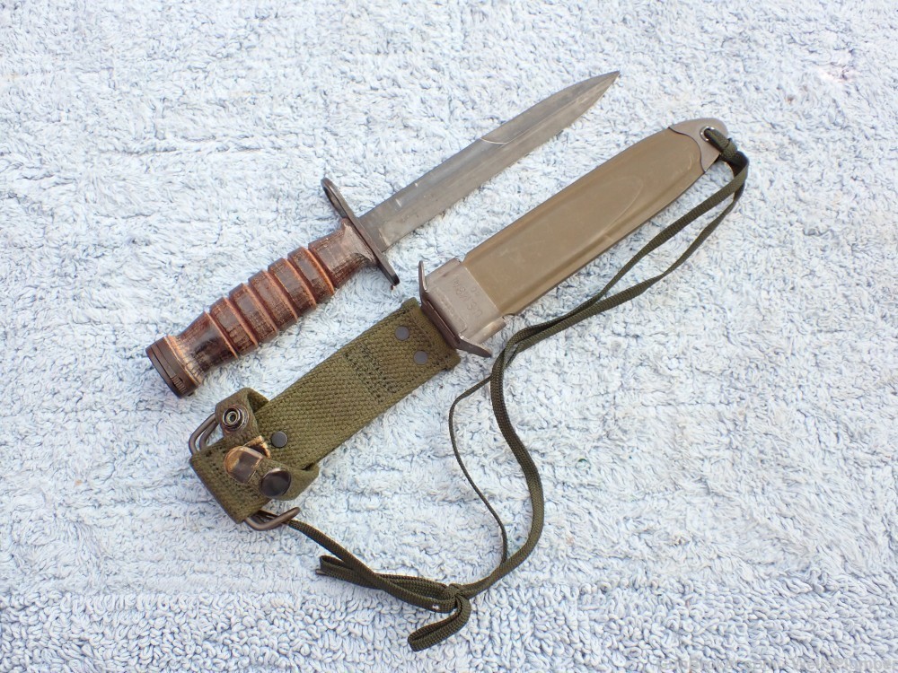 US M1 30 CARBINE M4 BAYONET WITH SCABBARD CAMILLUS WITH LEATHER HANDLE-img-0