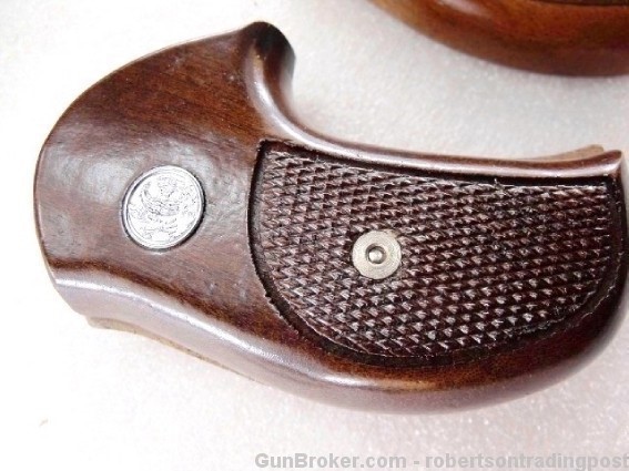 Sile Walnut Combat Grips for S&W J Round Smith & Wesson Banana type sil711-img-3