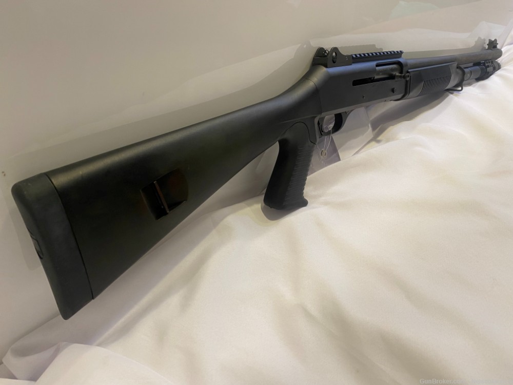 USED - Benelli M4 12GA Shotgun-img-1