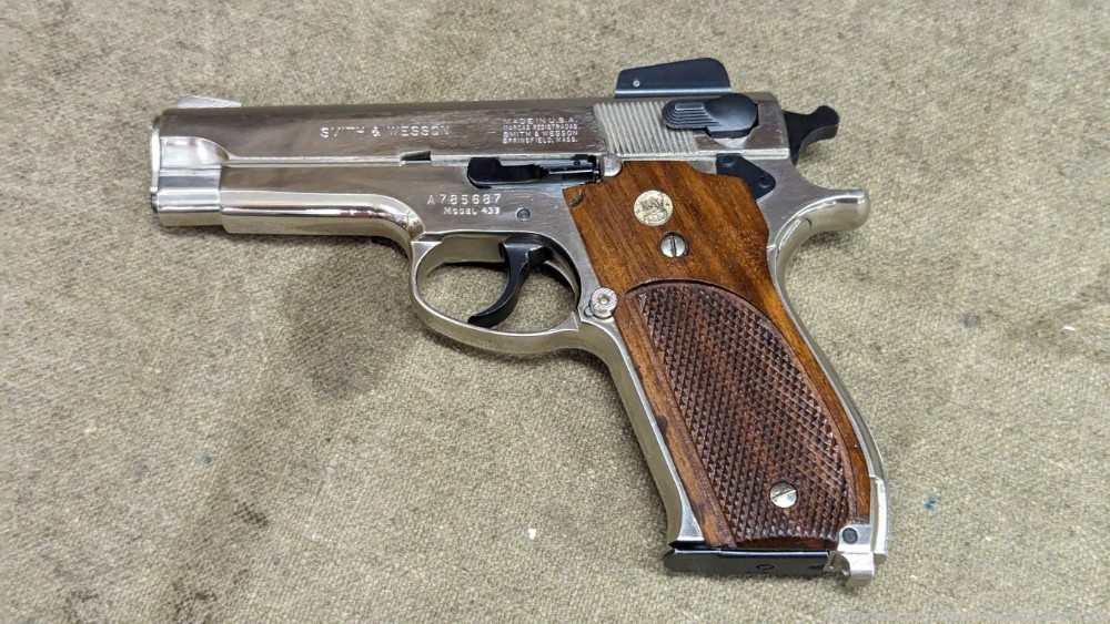 Smith & Wesson  S&W  439 9mm Nickel   semi auto pistol, -img-7