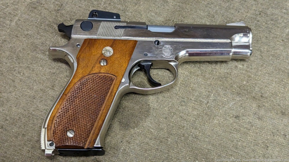 Smith & Wesson  S&W  439 9mm Nickel   semi auto pistol, -img-0