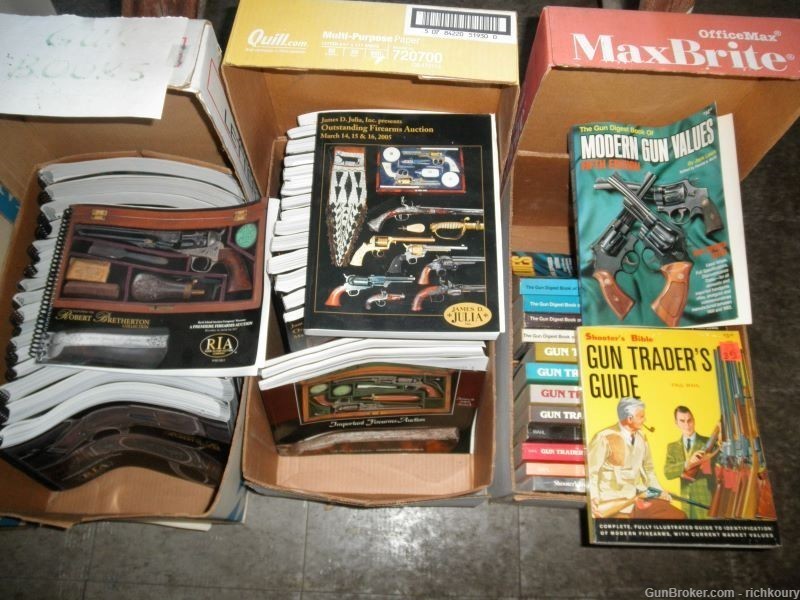 GUN BOOKS AND GUN AUCTION CATALOGS COLLECTION-img-0