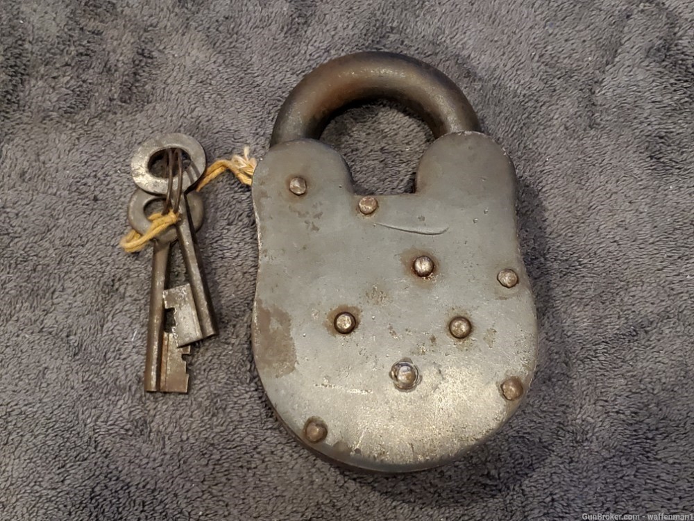 Old West Style YUMA TERRITORIAL PRISON Padlock with Keys antique Looking -img-1