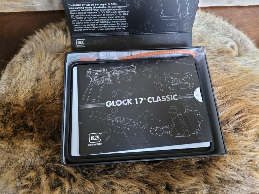 New Glock 17 Gen 1 Classic 9mm -img-3