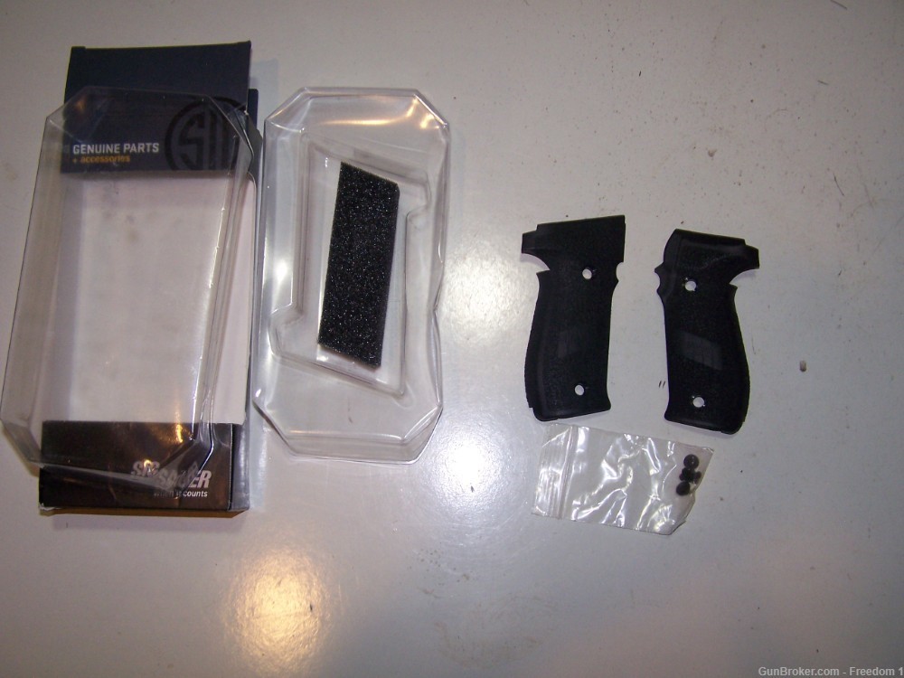 Sig Sauer 226 OEM Black Poly Grips (New)-img-2