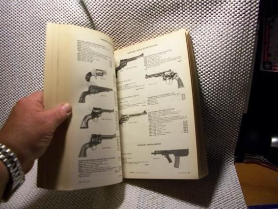 1982 GUN DIGEST-img-3