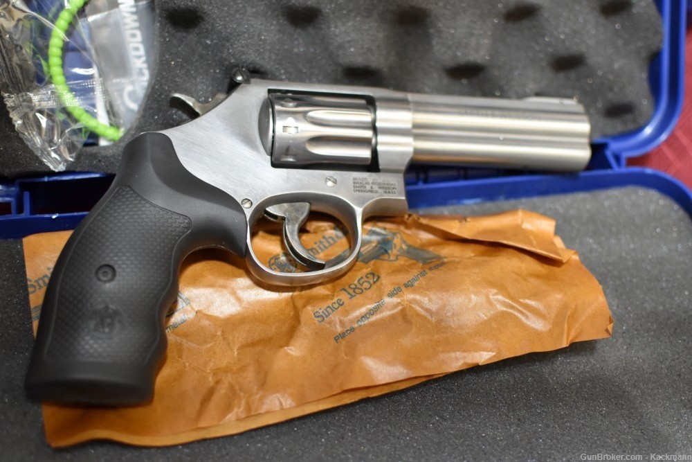SMITH AND WESSON 617-6 22 LR 10 SHOT STAINLESS NIB 4"-img-1